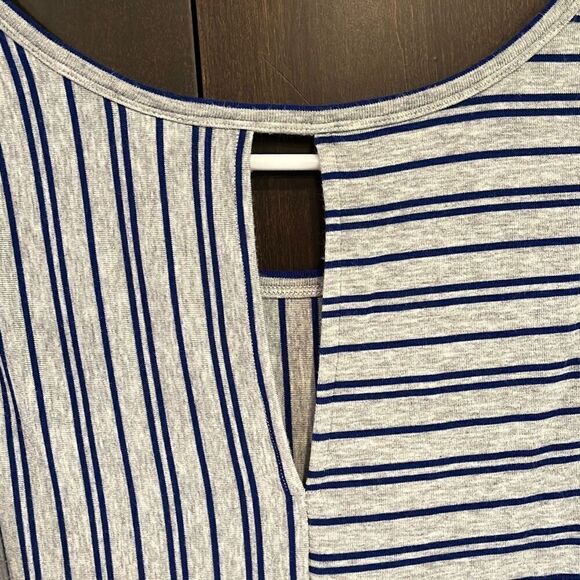 CAbi Ticker Tee Gray Blue Tank Keyhole Back Medium #5569 - Picture 4 of 5